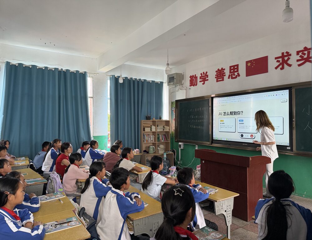 Students at a rural Yunnan school attending the Tact AI class